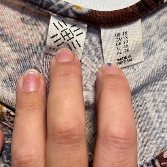 Great patterned, med sleeve, length shirt EUC - Picture 2 of 2